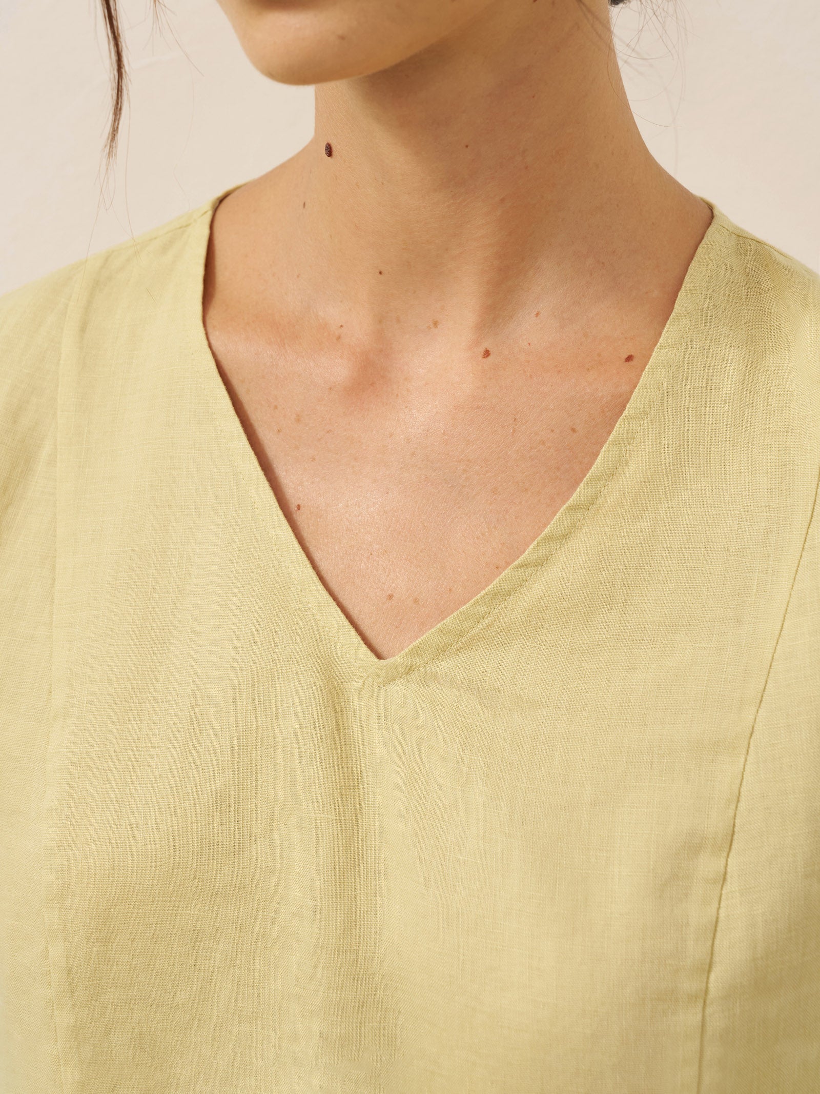 100% Linen Asymmetric Hem Long Top ISLA - Image 9