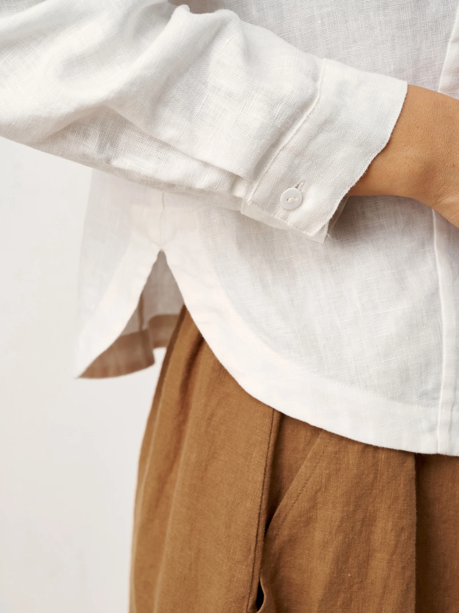100% Linen Small Collar Curved Hem Tailored Shirt AVELINE - Image 7