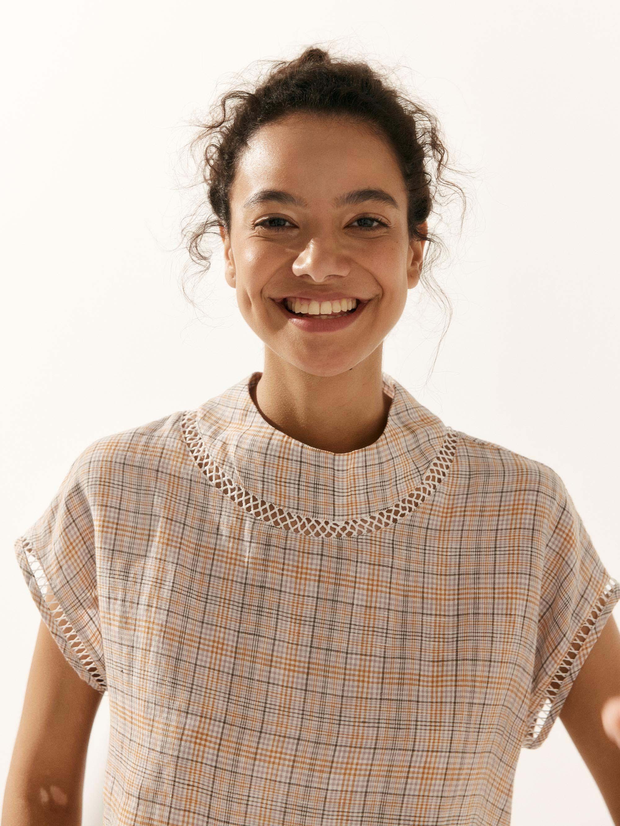 100% Linen Gingham Checked Cutout Turtleneck Top CAROL - Image 15