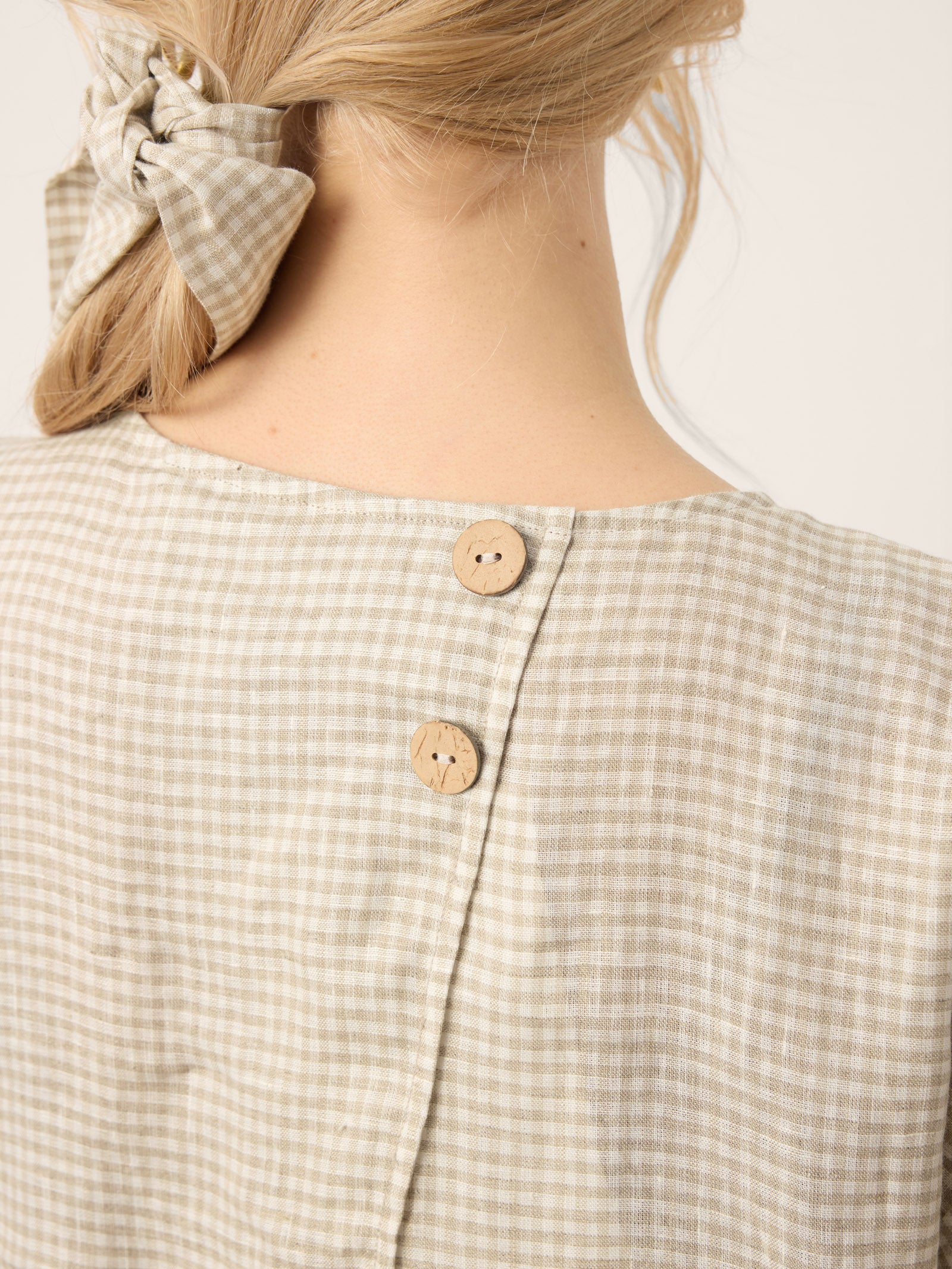 100% Linen Plaid Detachable Tie-Belt Split-Neck Top LEXIE - Image 9