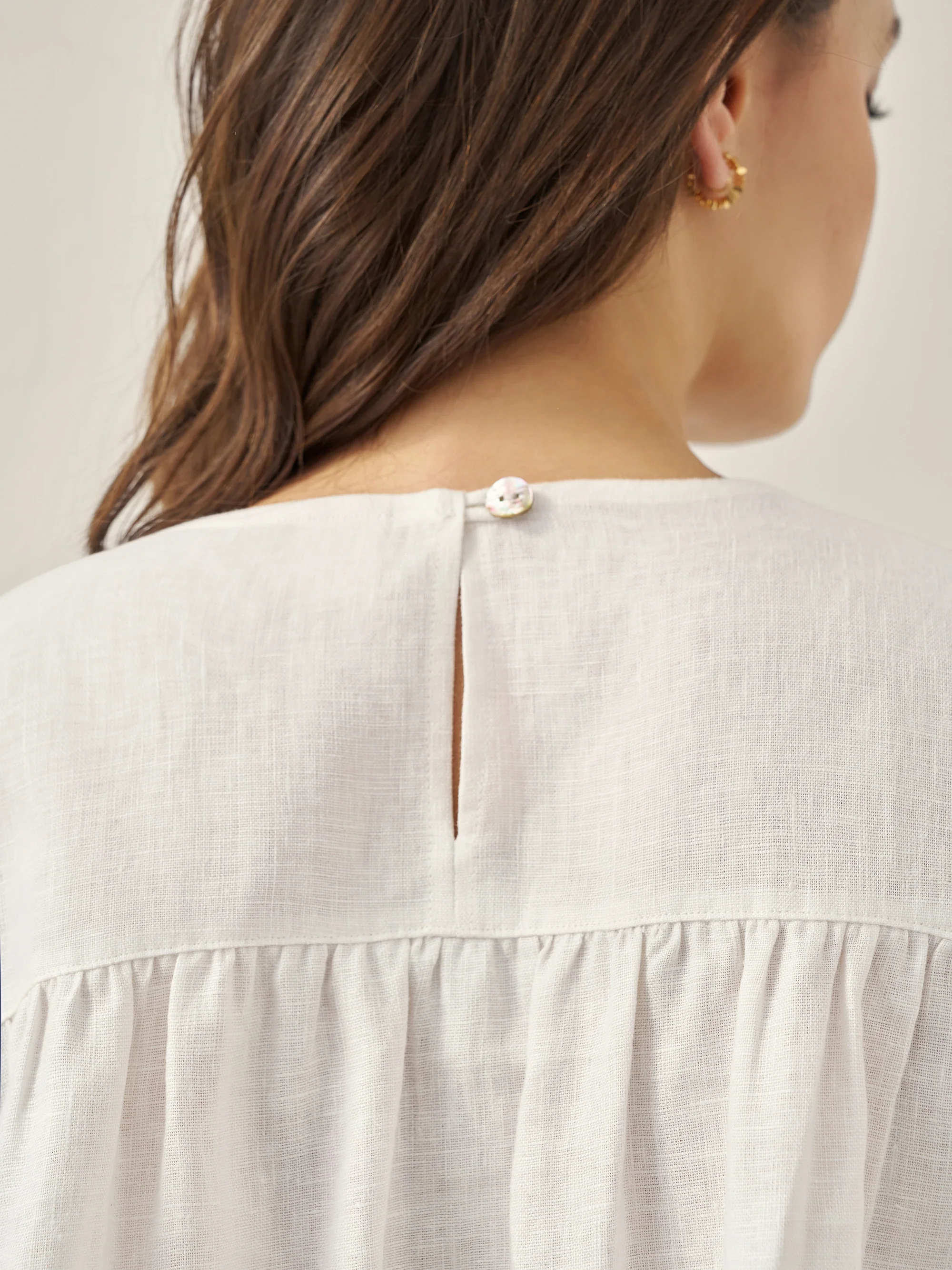 100% Linen Round Neck Pleated Pullover Top QUINLAN - Image 7