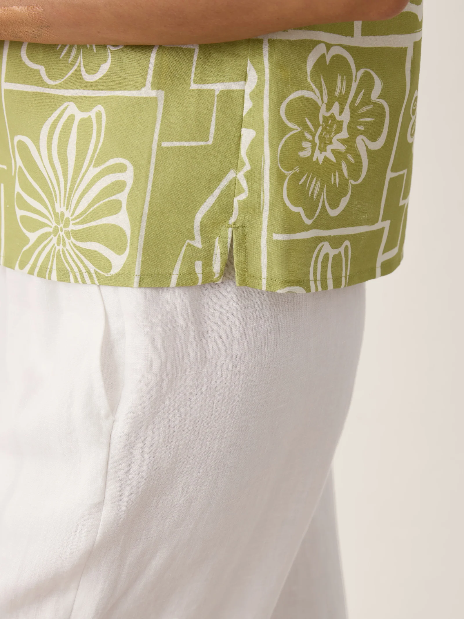 Linen Geometric Floral Stand-Collar Top DELPHINA - Image 7